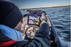 Picture of Lowrance 000-15981-001 HDS PRO 9 Fishfinder Chartplotter with C-MAP DISCOVER and Active Imaging HD